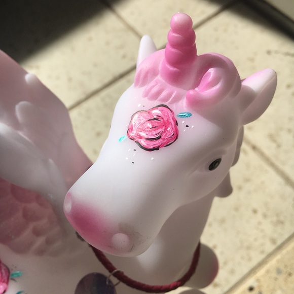 Light up unicorn and bracelet - Picture 3 of 5